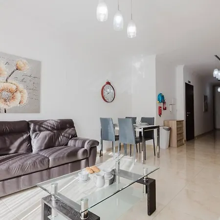 Cosy 2bed In Paceville By Homely شقة سانت جوليان